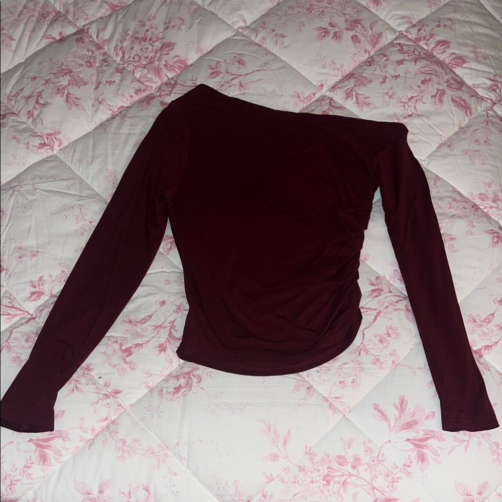 Asymmetrical Shoulder Ruched Cropped Top - Picture 5 of 13